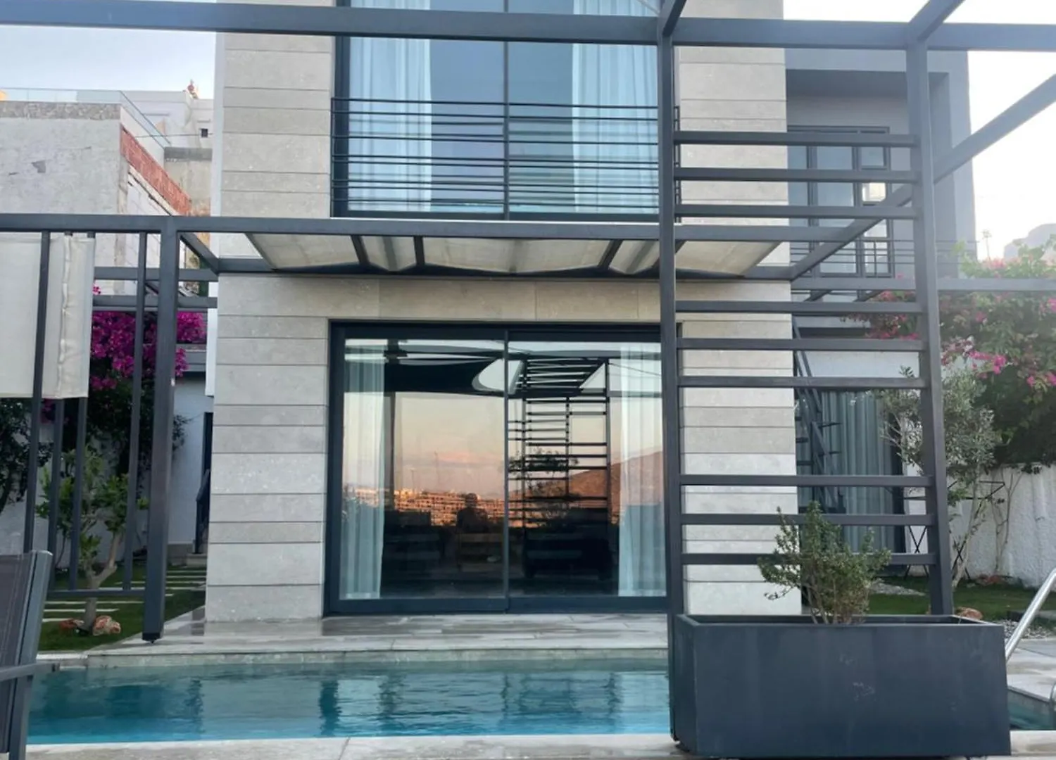 Havuzlu Ve Jakuzili Full Esyali Lueks Villa Bodrum